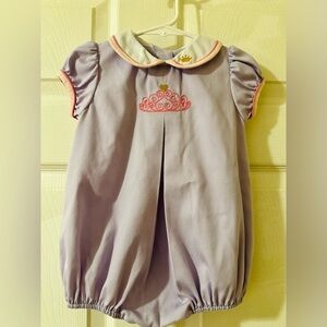 Little girls’ sweet little lavender crown bubble! 👑